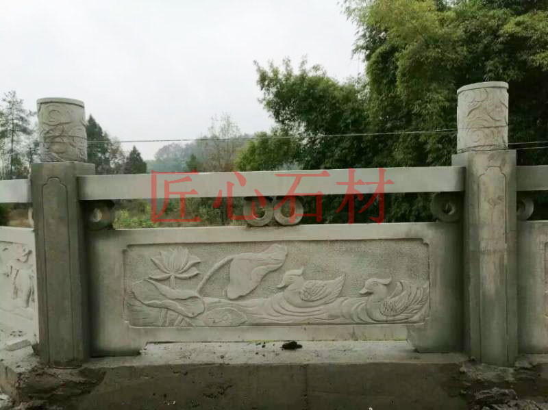 青石栏杆